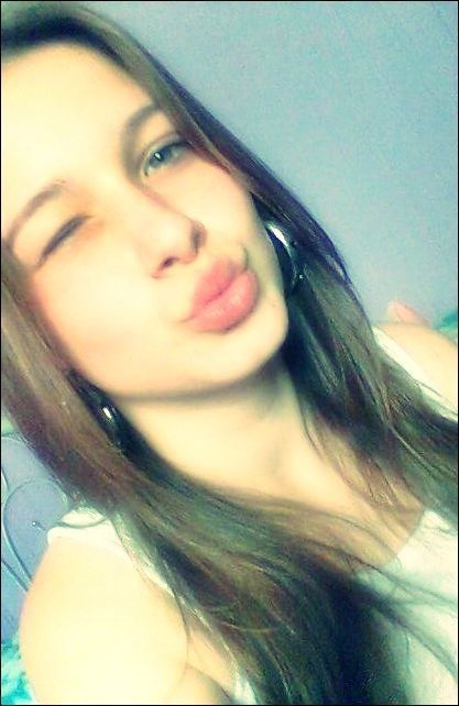 oi, eu sou a bi e sou normal éer   :) tchau! siga-me os inteligentes *-*