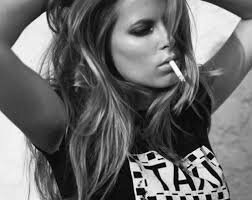 melasuda3veces's profile picture. 15.Bisexual.Ante todo adolescente.Salida de Narnia hace meses.Música y cachondeo.Nadie es perfecto así que para qué intentarlo.