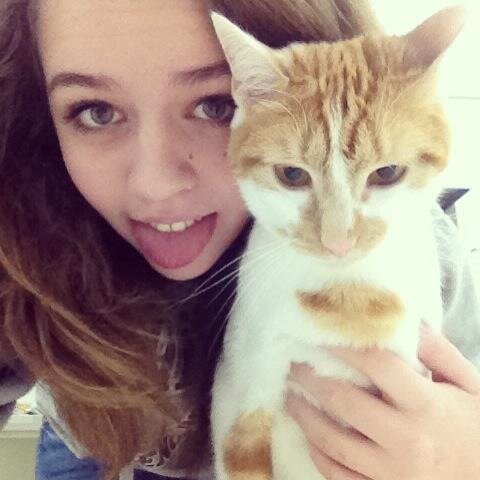 Hello, I'm Lucie 13 years old . French directioner and mixer! WWAT stade de france
