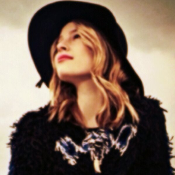 Official Bridgit Mendler Fan Club in Venezuela.