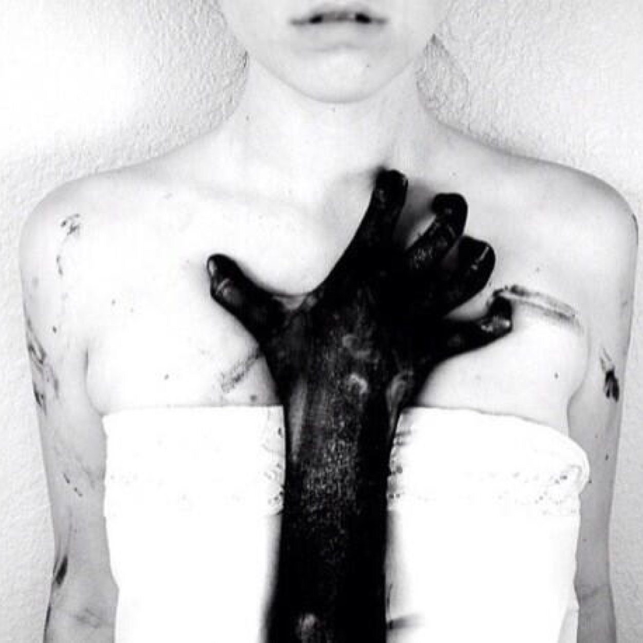 // 17 , British , Male , Single, Depressed , always 0 days clean , i want cheek bones... \\ Instagram - N.ik.e †