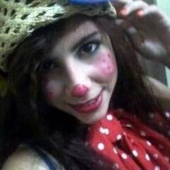 ♫Cuenta la historia de un mago 
que un dia en su bosque encantado lloró 
por que a pesar de su magia no habia podido
 encontrar el amor
