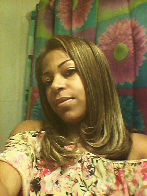 carmeleyezdskin licensed esthetician    makeup artist     sexy chocolatier    CEO  of Carmeleyezdskin...roller skating queen......614 622 5507...