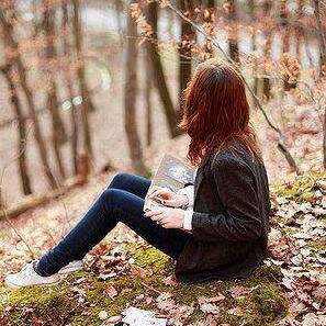 وكل شَخص لدَيه قصتين فِي حيَاته ؛  قصّه ﻳعيشها,,, و قصه يتمنَى أن ﻳعيشَها...!!