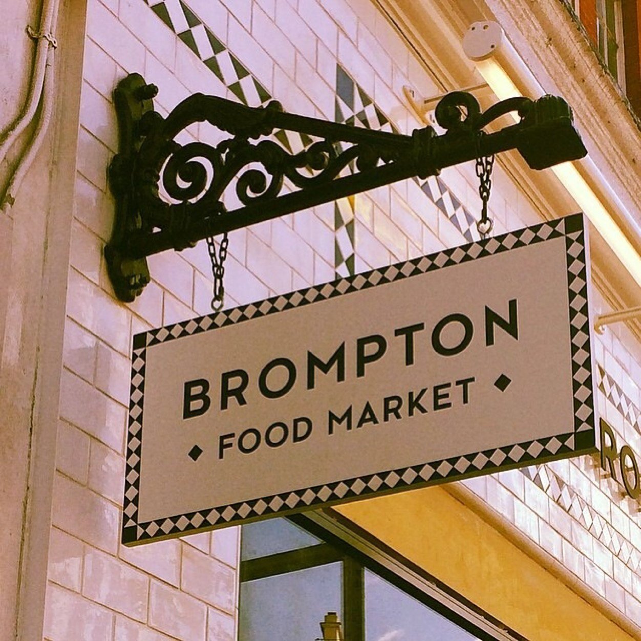 London's finest food shop. Owned and run by @lukemackaycooks and @brompton99. Big brother of @TheHourGlassSK.
