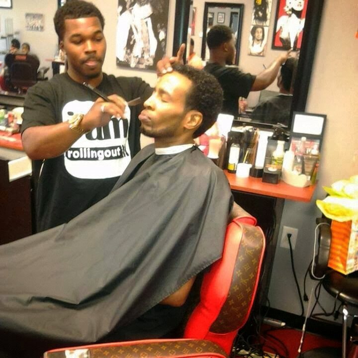 I'm a professional barber, I'm 28 I've been cutting hair for almost 15yr.