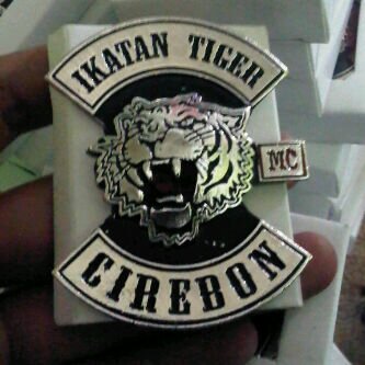 Mau bikin cutting sticker, sticker, kaos, pin dll dengan desain bebas?? Harga nego laaaaaahh |fast respon 081321116236/088809027655 pin: 5233DEB1