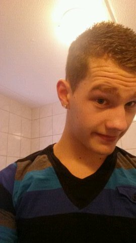Feyenoord en Real fan!! psn: Xand3rreal  enn veel sporten en zaalvoetballen!