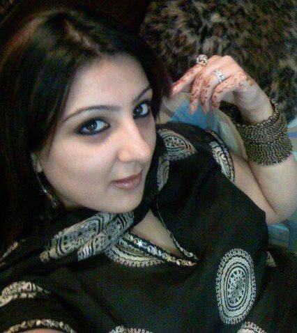22 capricorn, pure Karachi's,caring and brainy,taking panga with me is not changa