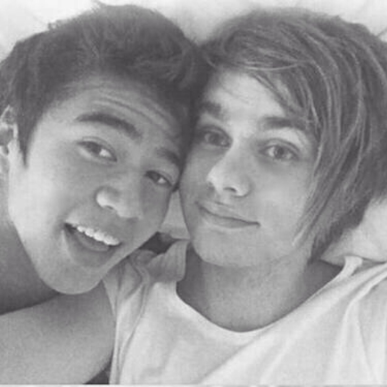 free follow from @moonkissmalum!! follows back, just ask :-)