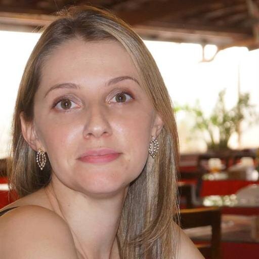 AlinePovoa's profile picture. 