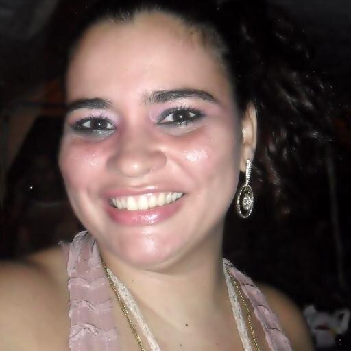Sou uma futura Biomédica, amo praia, amo fazer compras, adoro nadar...
e meu foco é me formar e me formar!!! :) :) :)