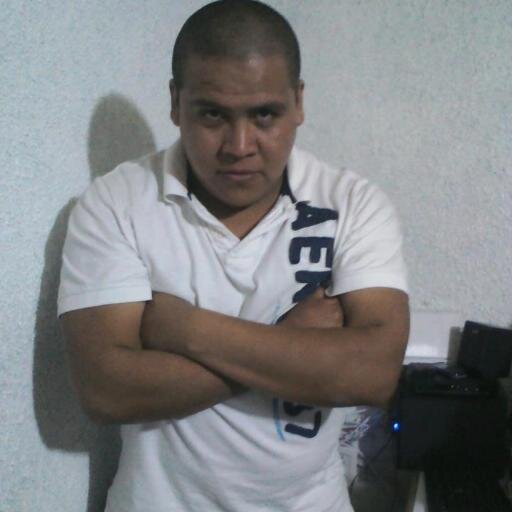 Disfruto de la vida a mi manera, odio la hipocresia, mis amigos los cuento con los dedos de las manos, no vivo de la gente, ni para la gente