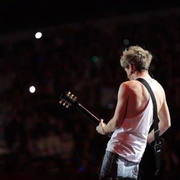 Não sou directioner de coração porque um dia ele para de bater mas sou directioner de alma pq essa sim é eterna