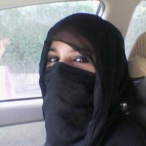 طالبه طموحه تخصصي تسويق الكتروني  متابعه لكل مايقوله لي متابعيني