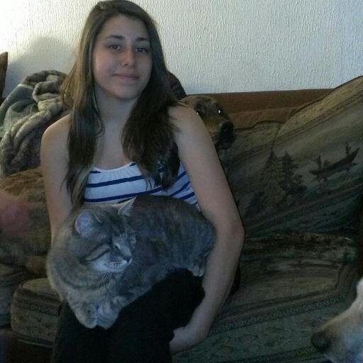 single ... i am 19 i have  3 kids i follow back and i love talking to people... and i dont bit lol love all of you who follow back . i love you:)3