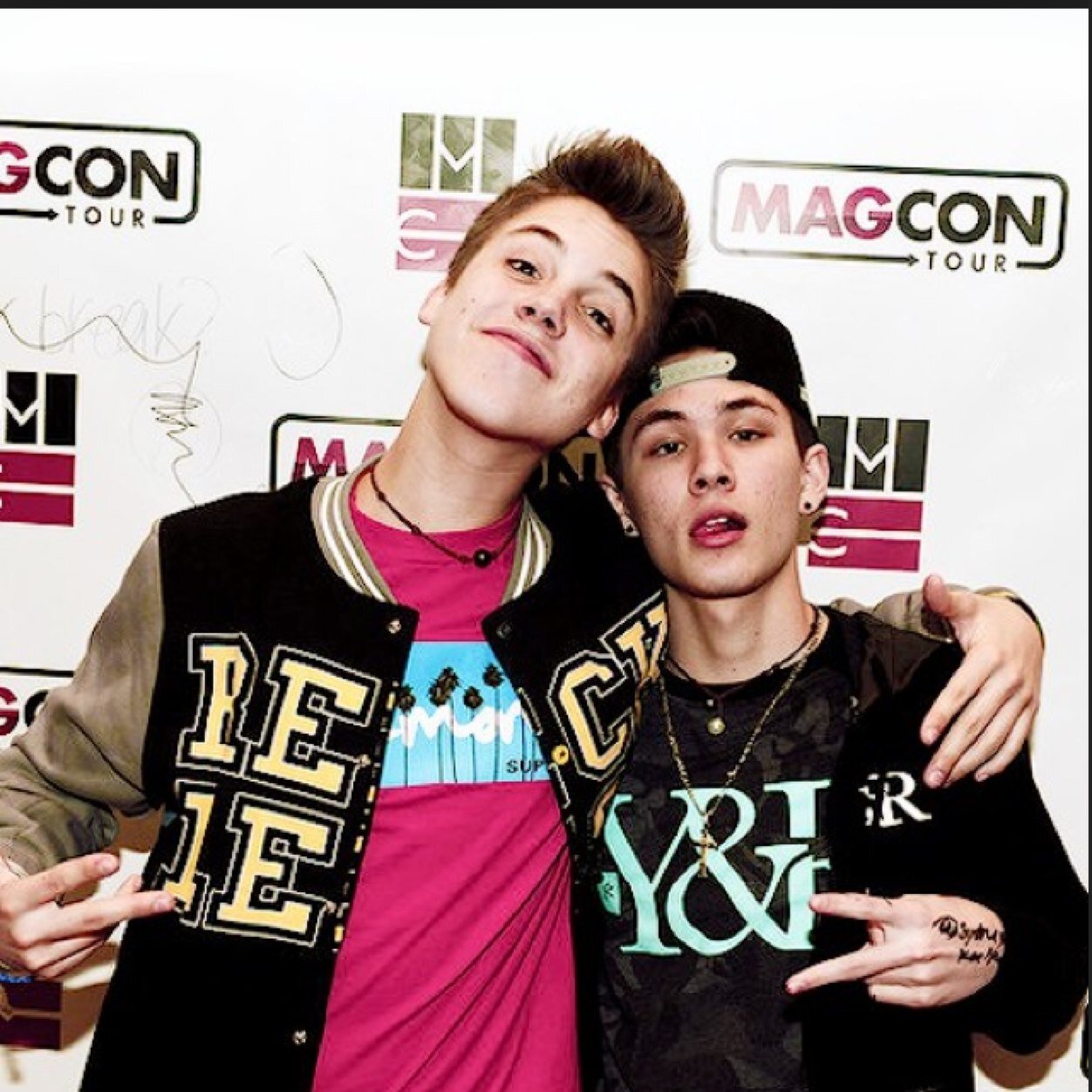 FOLLOW @cashdallasgrier AND @_espinosadallas THANK YOU! (: