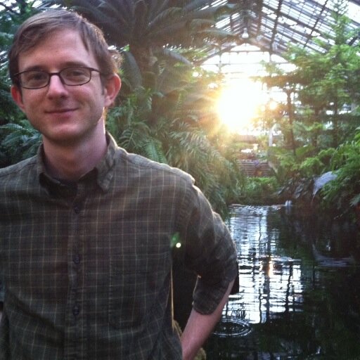 Singer-songwriter from Chicago. I also play in @Lakesigns