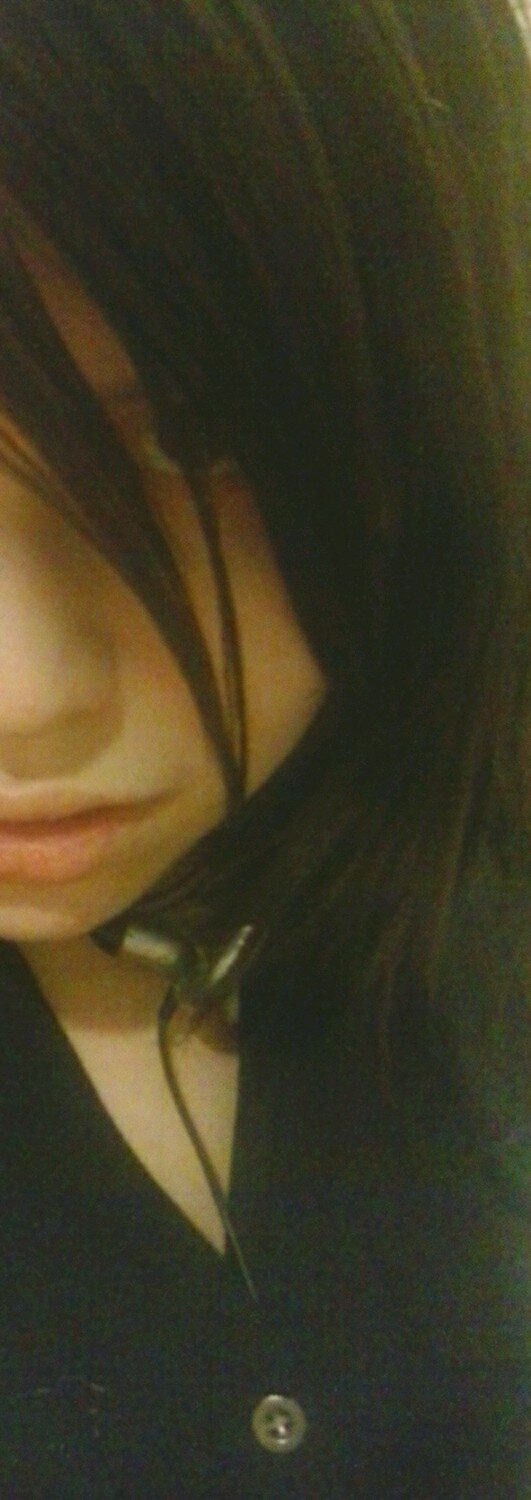 Atea adicta a la saga de juegos de Silent Hill .Amo la musica y práctico teclado y guitarra...Kik:MutedLuzifer