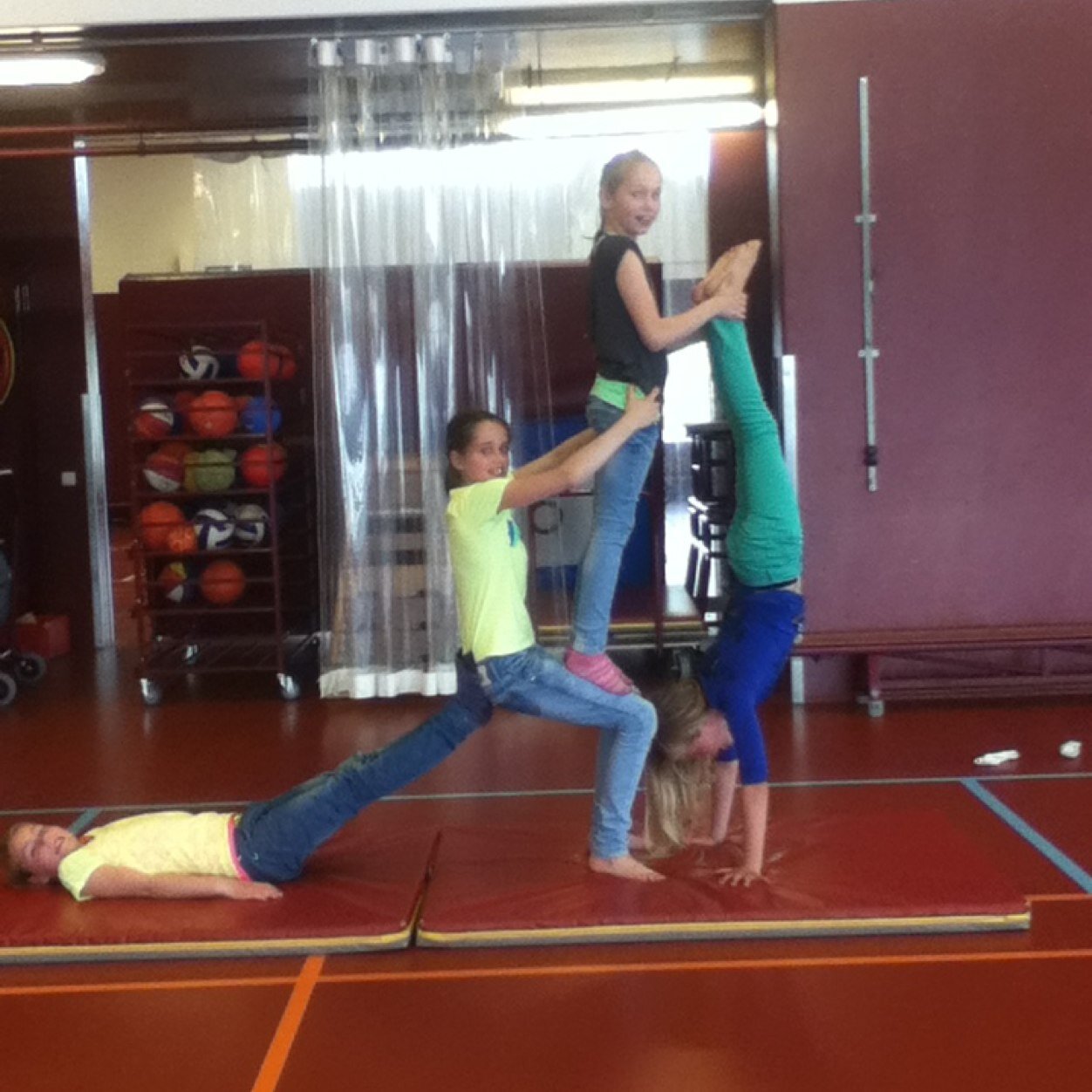 Love my friends, gymnastics, acrogym and ariana grande