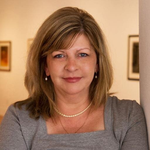 Writer, editor, author. Wife and mother. Love England, Rod Stewart - and spring