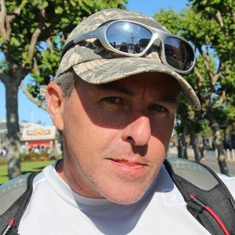 Casarense de nacimiento, marplatense por adopción. Peronista y Cristinista. Trabajador nodocente universitario. Papá de dos soles. Eterno inconformista!!