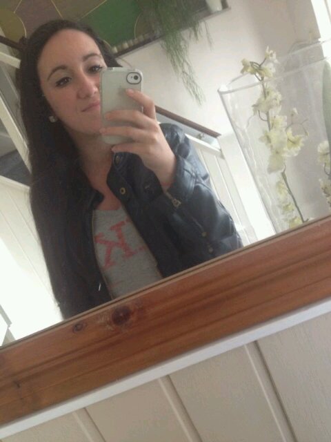 insta: xanisssaa ,,,                                                                                                            lloveyou! x @leeislief