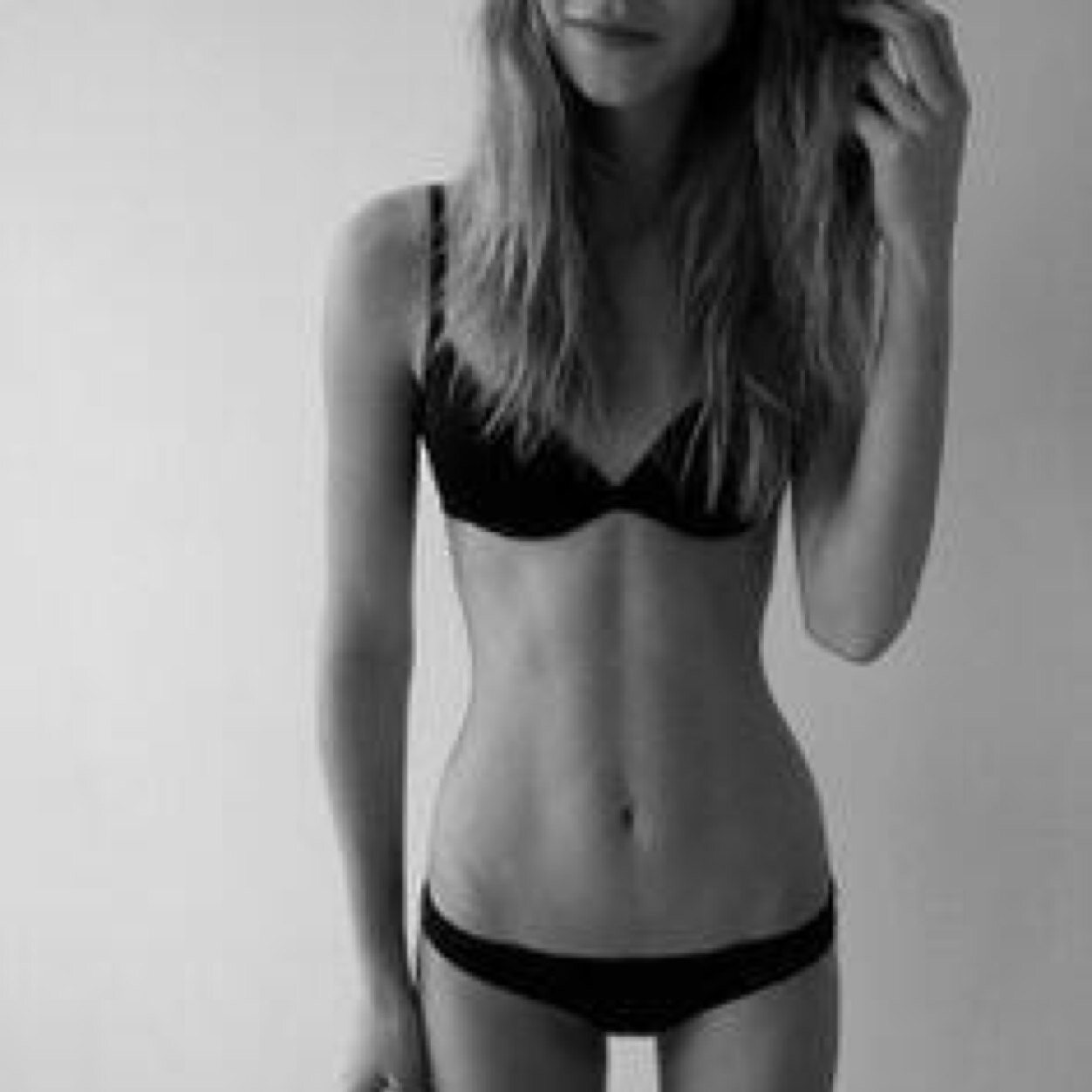 thighgapsthough's profile picture. food makes me sad