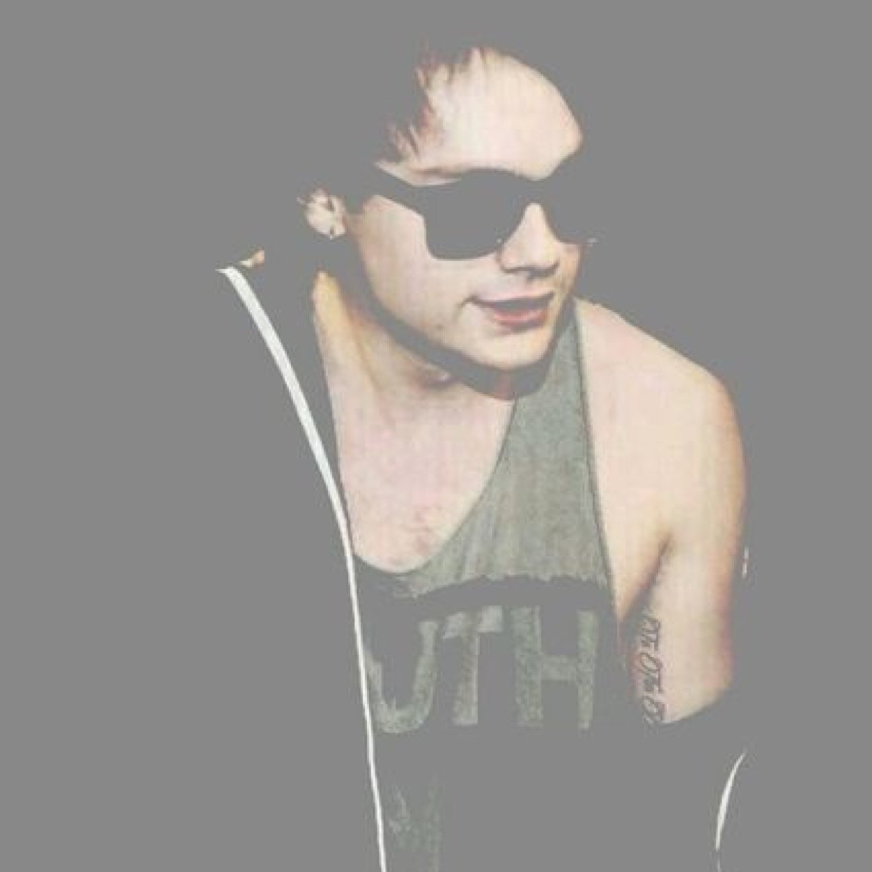 I gave you a free follow so follow @jlsmydrug for me please