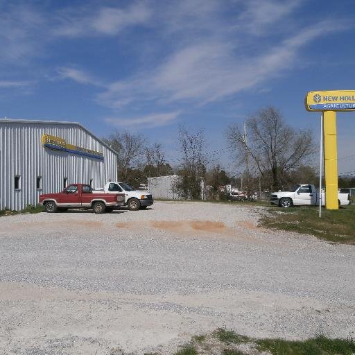 Roberts Tractor Sales 
Your New Holland Ag Dealer in Mountain View, Arkansas 72560.  
Phone 870-269-8411
1305 West Main Street  (Highway 66 West)