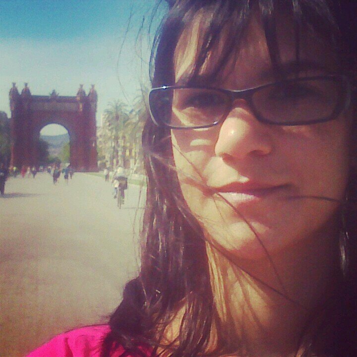 Emilybarzini's profile picture. Serranera... Argentina y a donde llegue...Siempre descalza, cocacolera y casi estudiante...El lunes arranco la dieta...