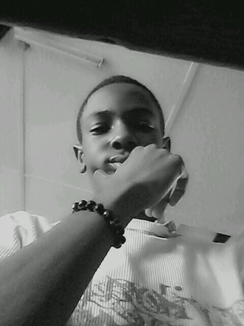 You say de sky is your limit but I'm walking on the sun #KinG