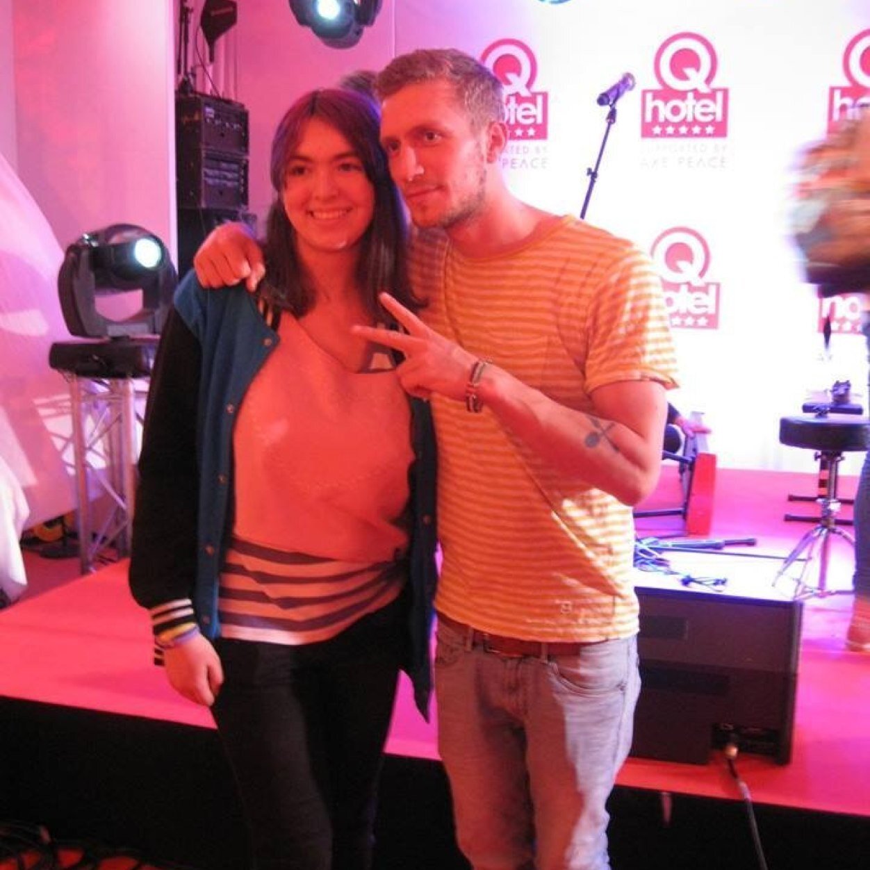 T3ssailoveu's profile picture. Love is like heaven, but it can hurt like hell #TeamBieber