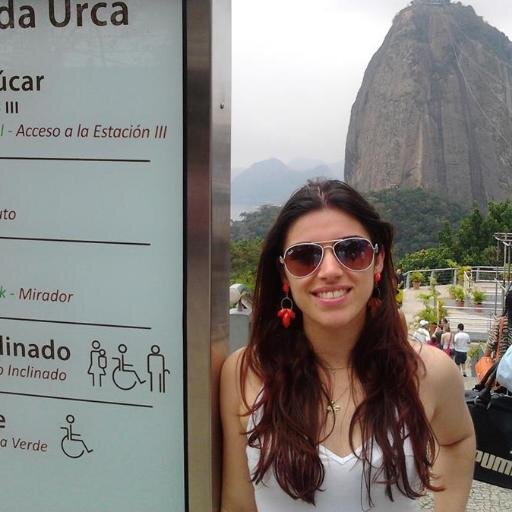 Amo novelas, filmes, músicas! Amo minha famíla, meus amigos e minha cachorra rsrsrs. Eu amo a vida, eu amo a minha vida!