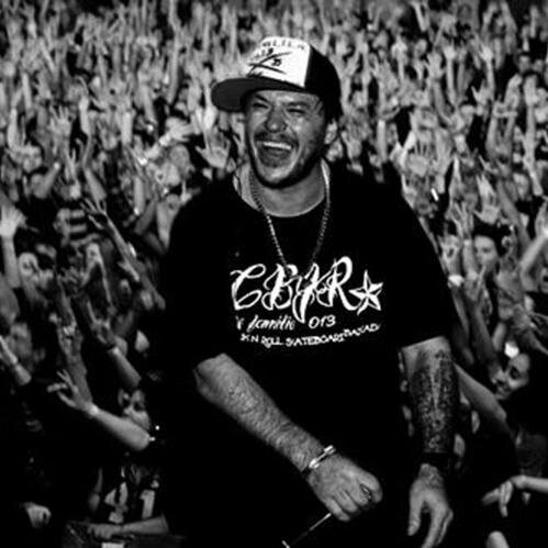 ''O tempo às vezes é alheio à nossa vontade, mas só o que é bom dura tempo o bastante pra se tornar inesquecível. ✌