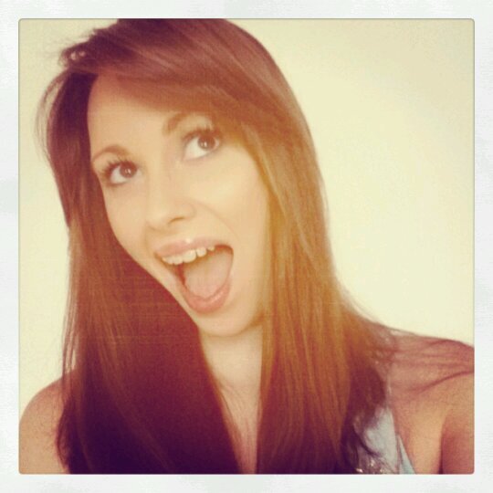 aprillacombe's profile picture. Happiness is upon ourselves.