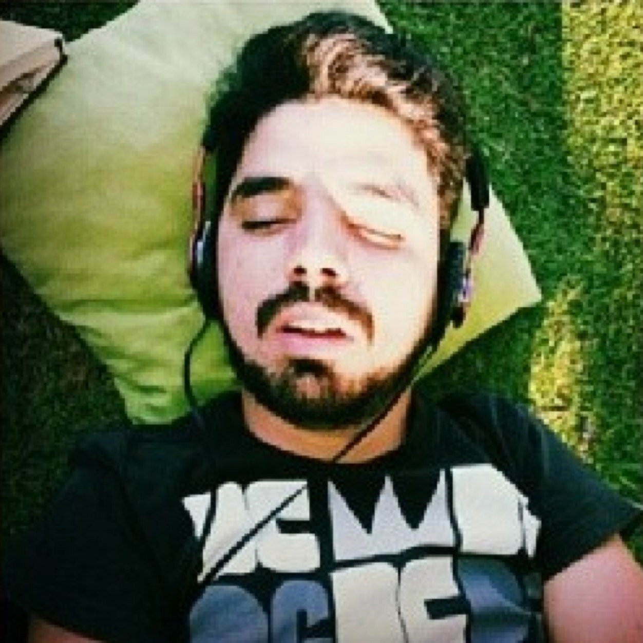 MendigadMendigo's profile picture. Meu filho com o @pauldomingos vai se chamar ``riscos`` so pra mim poder dizer ``corra riscos ``
Since 01/11/13 
Dona Pyetra @Restart_humor