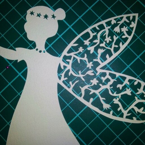 Illustrator creating pretty imagery using mixed media. Has a love of paper.