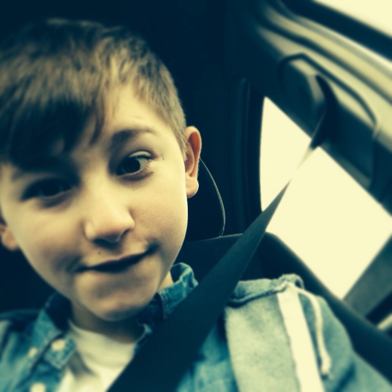Ime Aaron check out my instagram : aarxngeorge