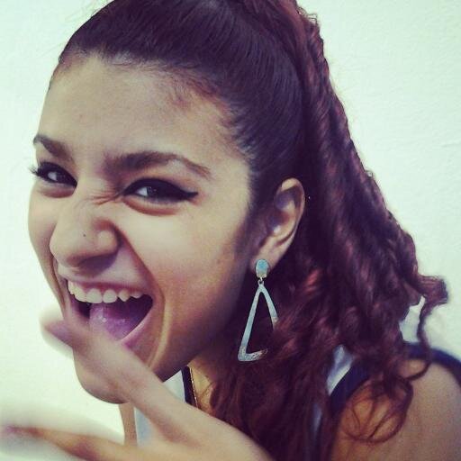 Bonita, Ruiva e Feliz