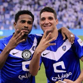 انا شاب لا أحمل في قلبي احترم الجميع اقدر الظروف أحب الجميع في الله لا أخذل من طلب من مساعده &
