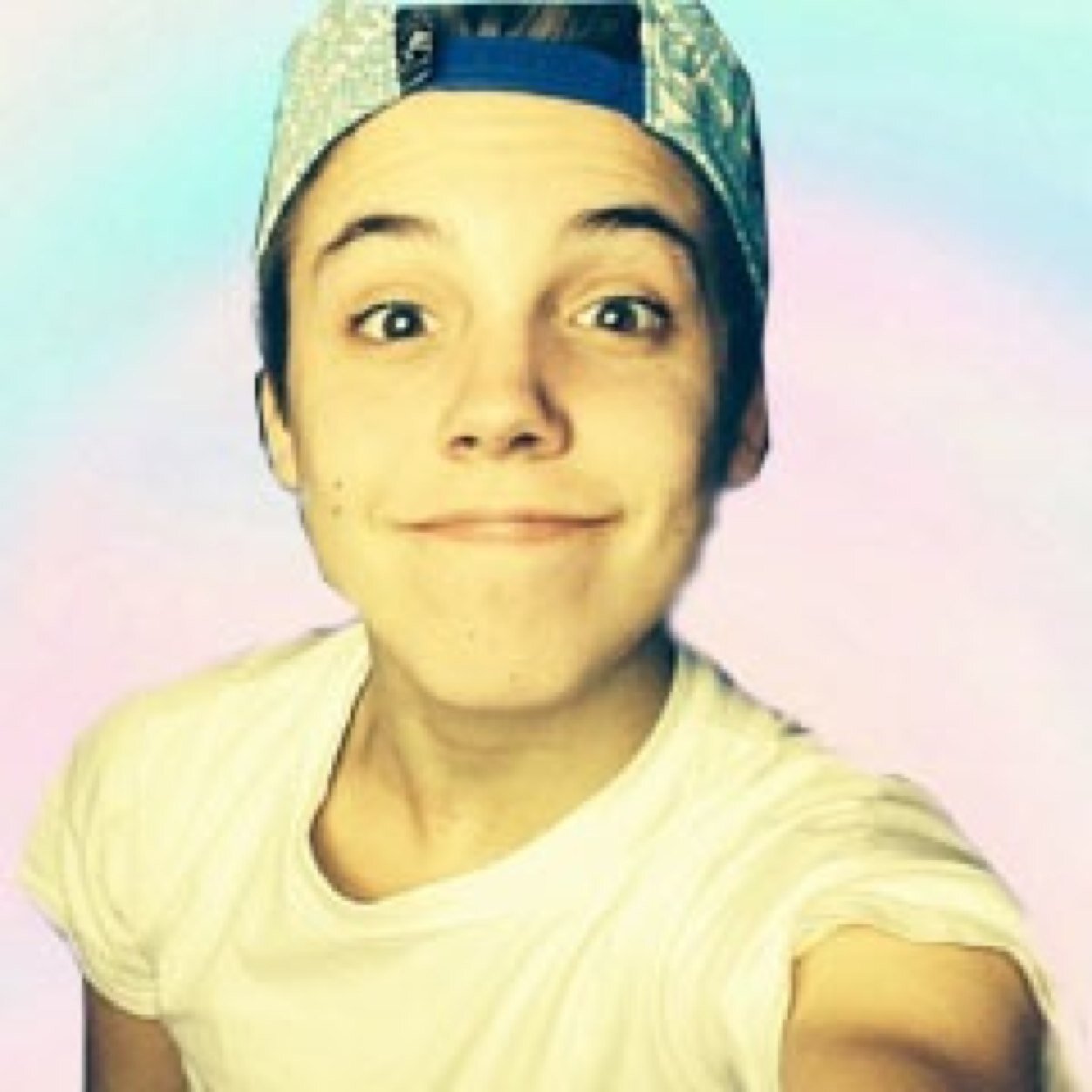 CONGRATS, you just got a free follow from @ayyyewhitesides so go follow please(-: