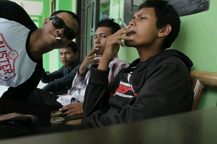 hidup di bawa happy saja ^_^