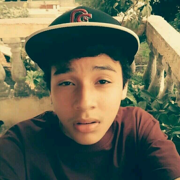 Viver e não ter a vergonha de ser feliz! 

contato » http://t.co/iJd2dvYzMO
skype » lucas.calixto54