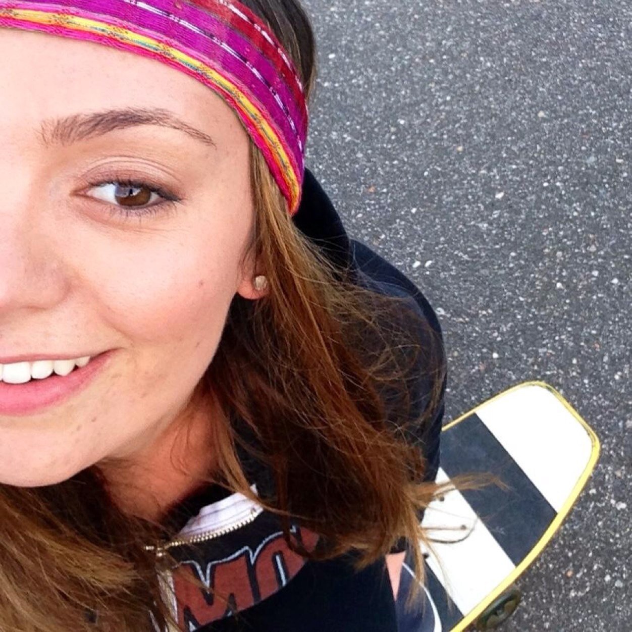 dontcallmeker's profile picture. chapstick & smiles