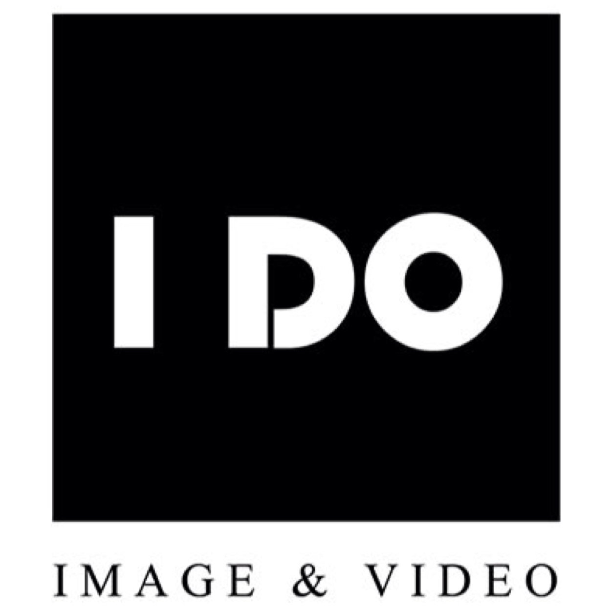 Pre-wedding Photography
Wedding Ceremony photography
Wedding Dress Rental
Wedding Advisory
Make Up
Special Event Photography
Image Alterations
