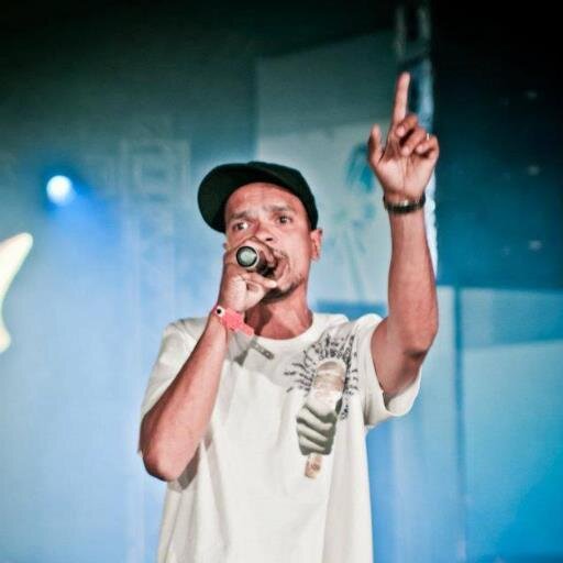 El Tosh:
Compositor / Autor / Interprete / Criado em Vicente de Carvalho subúrbio do Rio de Janeiro, conheceu o Rap em meados dos anos 90 através do skate.