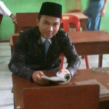 Jika kta tdk bisa mnjadi orang pandai, jadilah orang yg baik. :)
