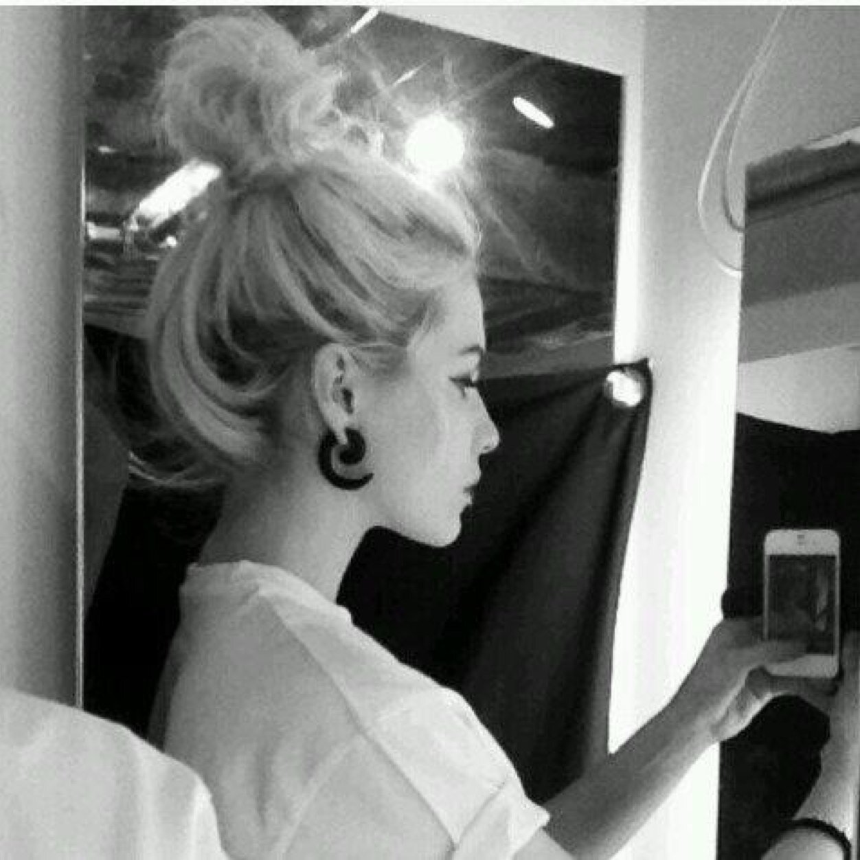 Alexandra Catherine Axelina // bisex // bizzle è il MIO nano malefico. // loggy // sono una tettona segsi ihi xd amatemi plebei.