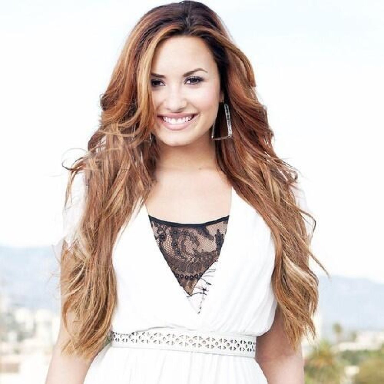 Lovatic Forever!:3 its amazing whatyou can hide just by putting on a smile:3 Demi Lovato ~ stay strong!
